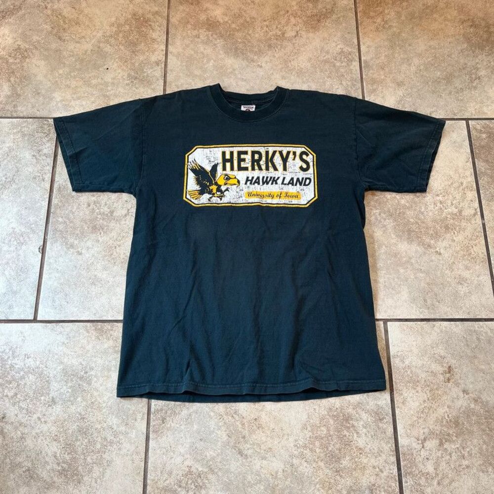 Vintage University of Iowa Hawkeyes Herky's Hawk Land T-Shirt size M